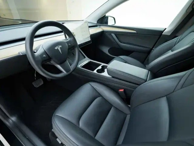 Tesla Model Y — Фото автомобиля 8