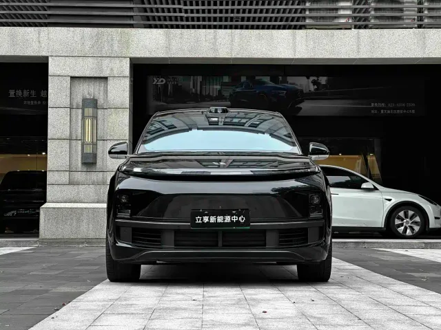 Li Auto L9 — Фото автомобиля 3