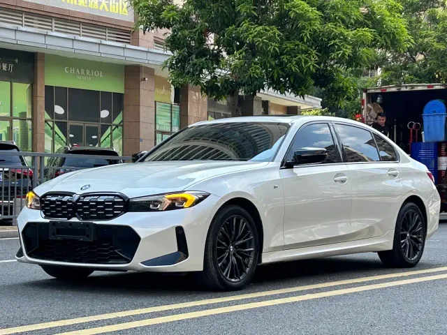 Фотография автомобиля — BMW 3 Series