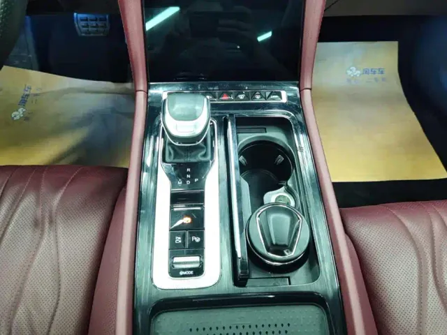Hongqi H5 — Фото автомобиля 16
