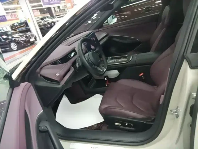 Xiaomi SU7 — Фото автомобиля 15