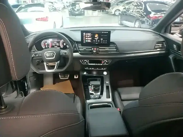 Audi Q5L — Фото автомобиля 9
