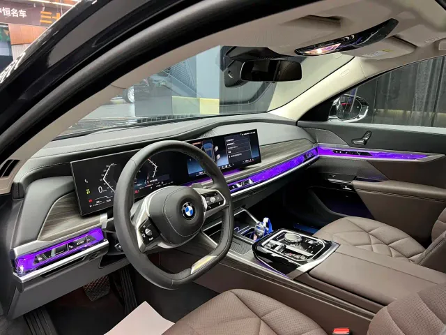 BMW 7 Series — Фото автомобиля 19