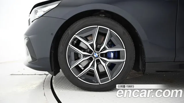 BMW i5 G60 — Фото автомобиля 5