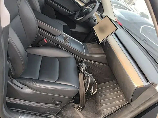 Tesla Model Y — Фото автомобиля 24