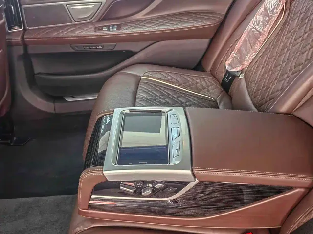 BMW 7 Series — Фото автомобиля 10