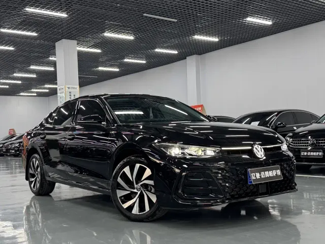 Volkswagen Passat 2025 Model Pro 380TSI Starlight Dragon Edition — Фото автомобиля 3
