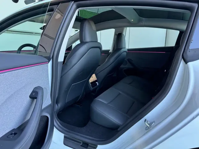 Tesla Model 3 — Фото автомобиля 5