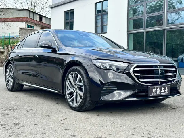 Mercedes-Benz E-Class — Фото автомобиля 3
