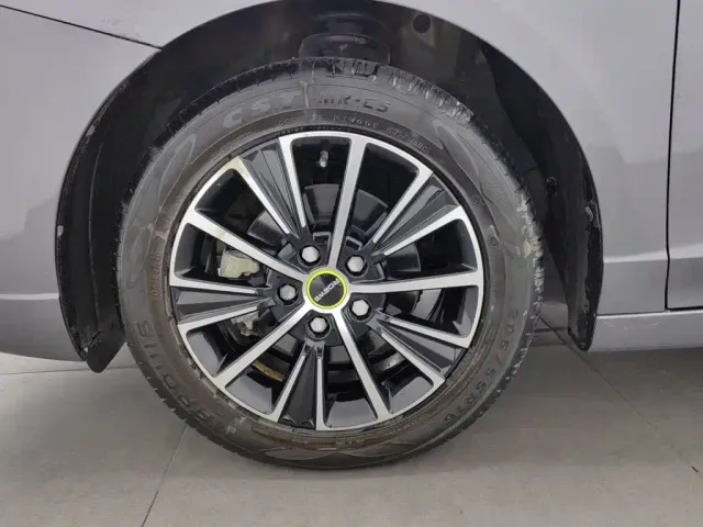 Roewe i5 — Фото автомобиля 17