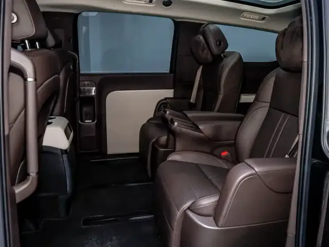 Li Auto MEGA — Фото автомобиля 11