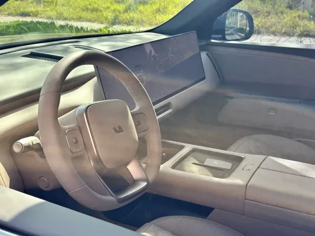 Li Auto L8 — Фото автомобиля 18
