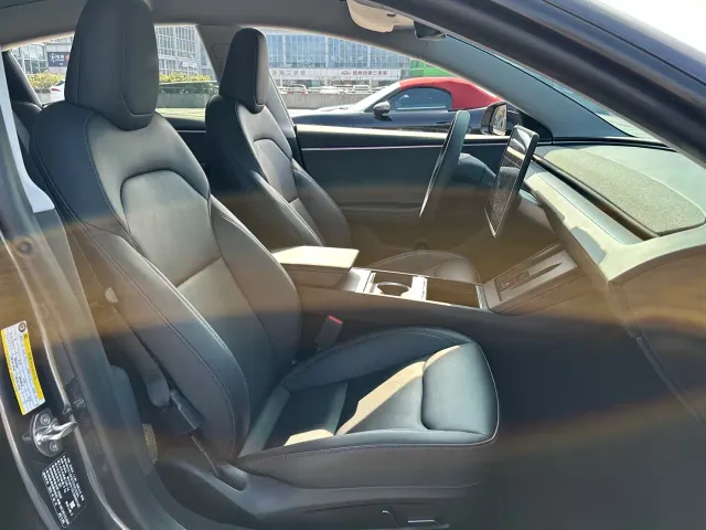 Tesla Model 3 — Фото автомобиля 14