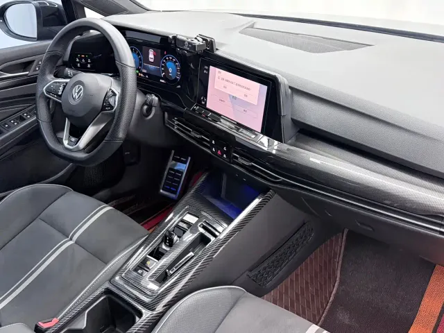 Volkswagen Golf — Фото автомобиля 22