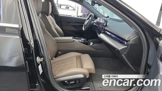 BMW 5 Series G60 — Фото автомобиля 16