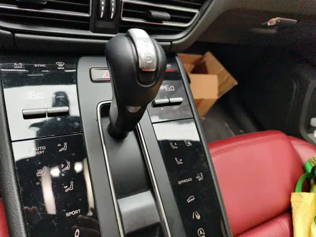 Porsche Macan — Фото автомобиля 10