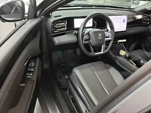 BYD Qin L — Фото автомобиля 16