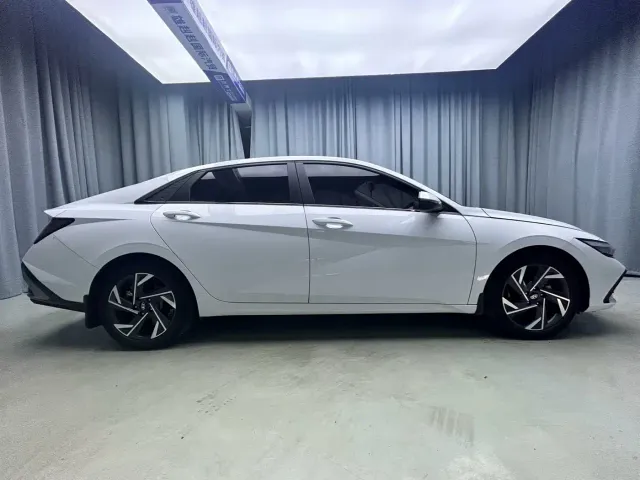 Hyundai Elantra — Фото автомобиля 5