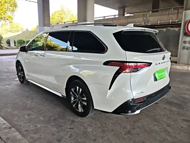 Toyota Granvia — Фото автомобиля 4