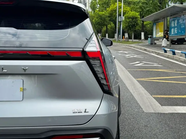 Geely Boyue L — Фото автомобиля 29