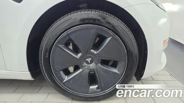 Tesla Model 3 — Фото автомобиля 6