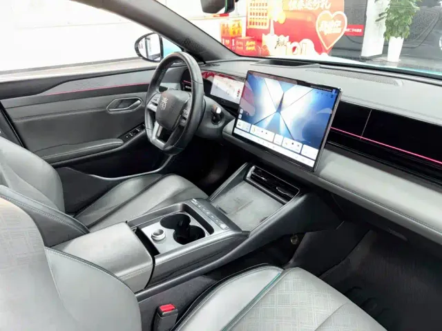 BYD Qin L — Фото автомобиля 20