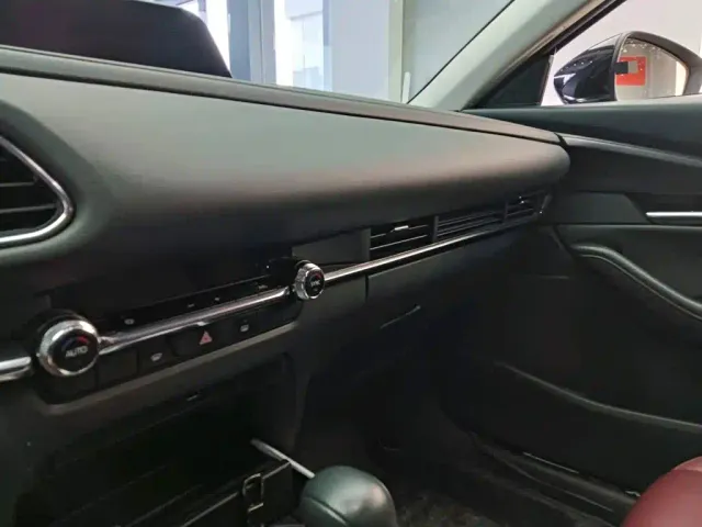 Mazda CX-30 — Фото автомобиля 9