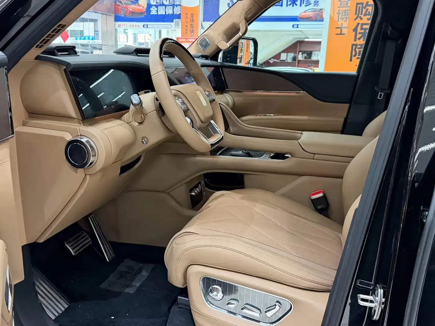 Yangwang Yangwang U8 L 2025 U8L Base Model — Фото автомобиля 2