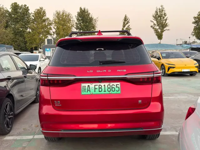 BYD Song MAX — Фото автомобиля 9