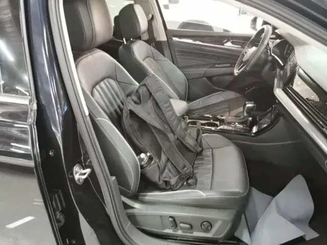 Volkswagen Passat — Фото автомобиля 24