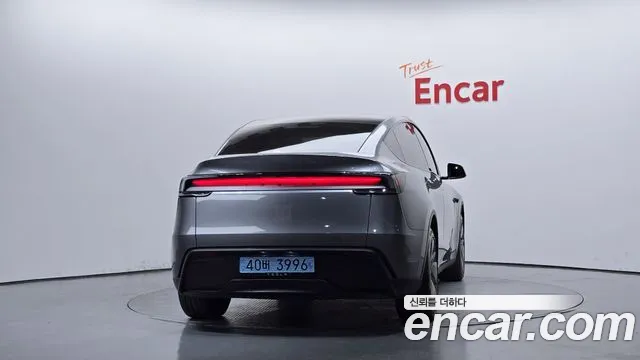 Tesla Model Y — Фото автомобиля 4