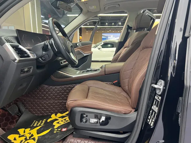 BMW X7 — Фото автомобиля 13