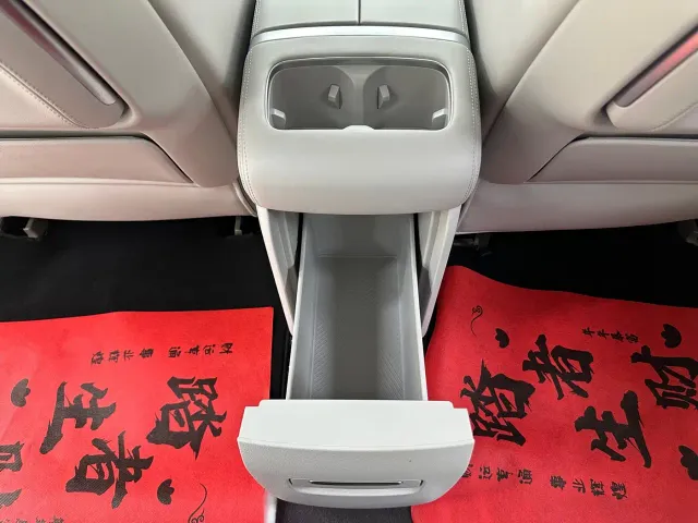 Roewe iMAX8 — Фото автомобиля 20