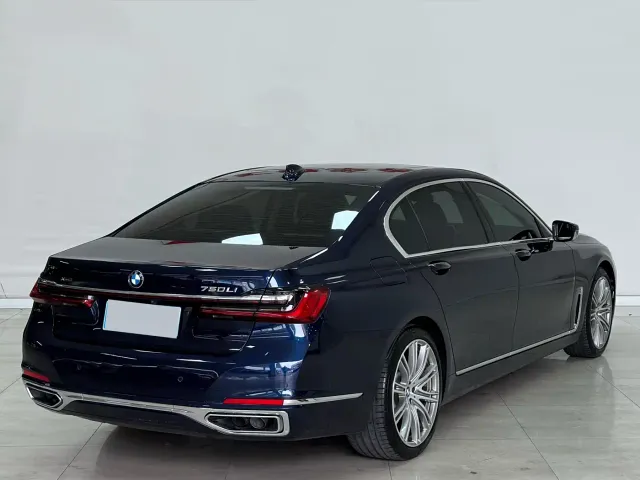 BMW 7 Series — Фото автомобиля 6