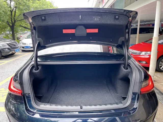 BMW 3 Series — Фото автомобиля 10