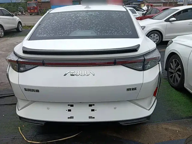 Dongfeng Yixuan — Фото автомобиля 5