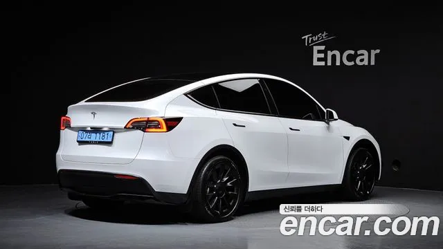 Tesla Model Y — Фото автомобиля 2