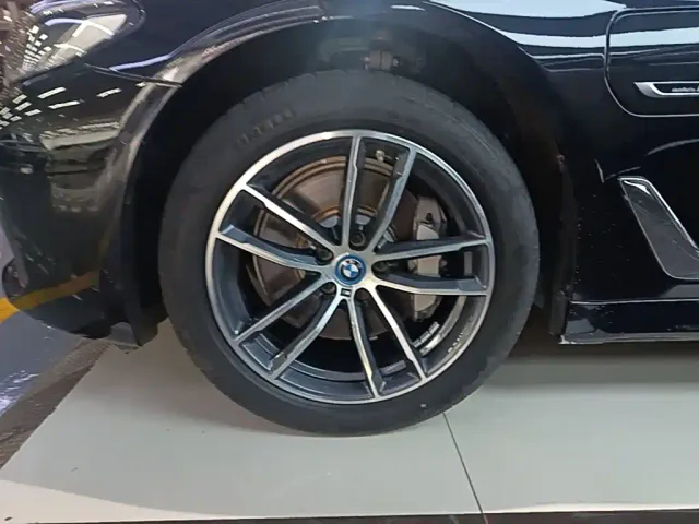 BMW 5 Series — Фото автомобиля 22