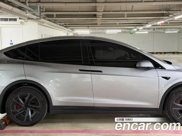 Tesla Model X — Фото автомобиля 4