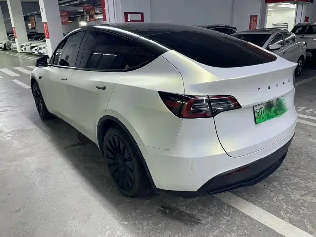 Tesla Model Y — Фото автомобиля 4