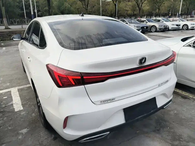 Changan Eado — Фото автомобиля 4