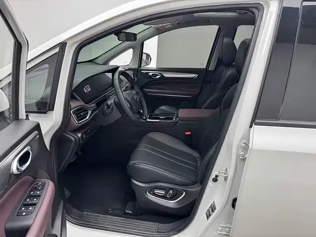 GAC Trumpchi M6 — Фото автомобиля 9