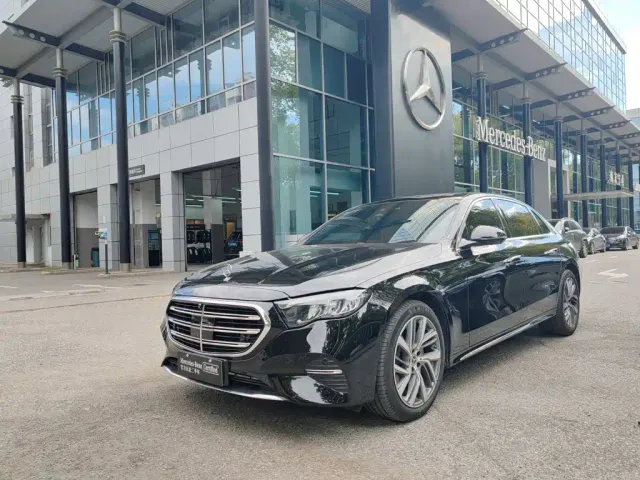 Фотография автомобиля — Mercedes-Benz E-Class