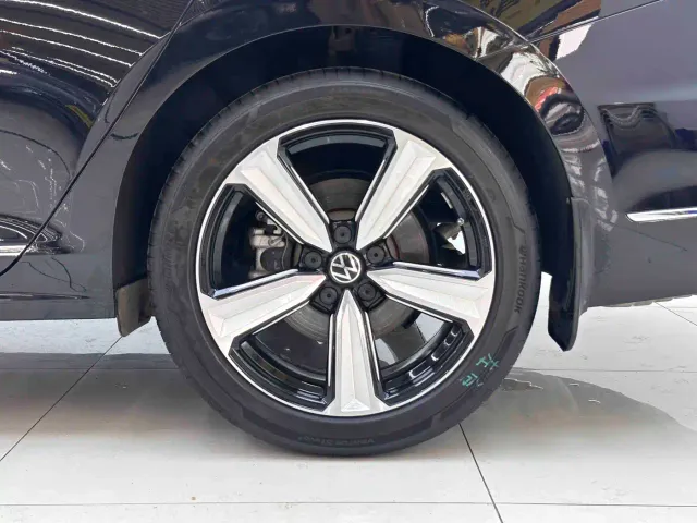 Volkswagen Passat — Фото автомобиля 7