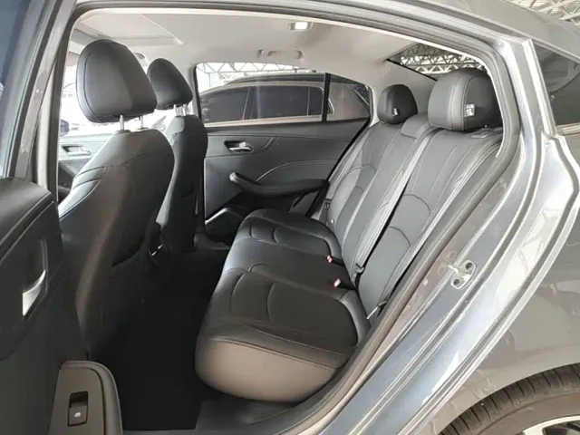Roewe i5 — Фото автомобиля 16