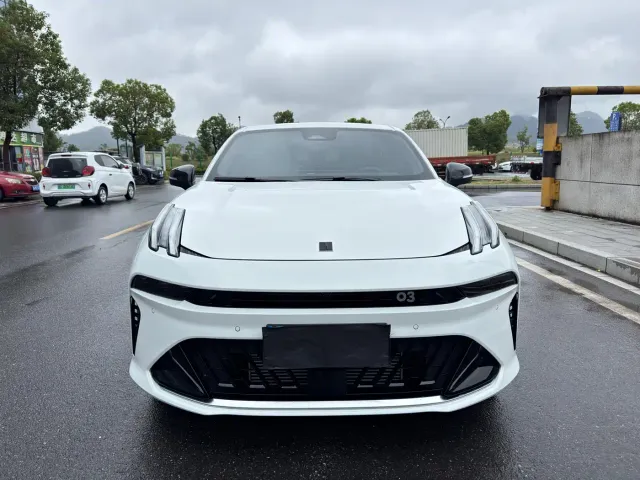 Lynk & Co 03 — Фото автомобиля 2