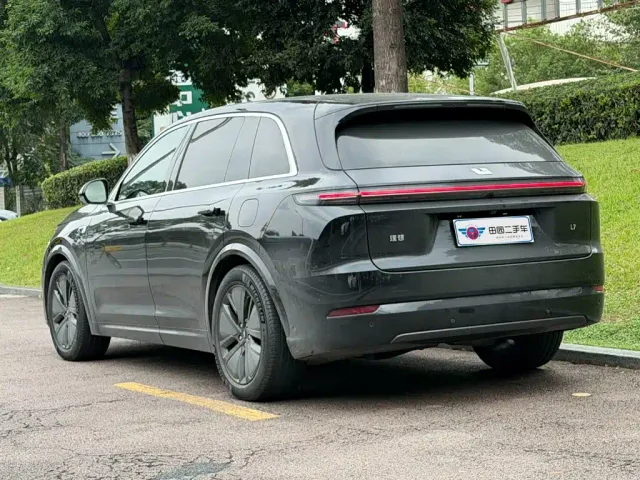 Li Auto L7 — Фото автомобиля 4