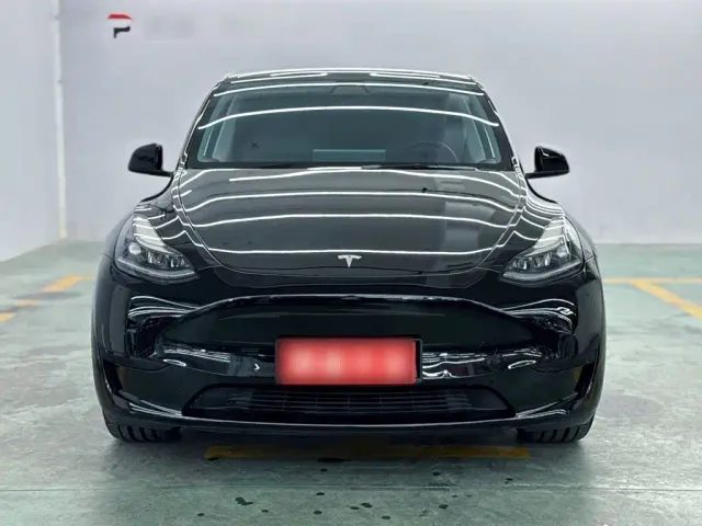 Tesla Model Y — Фото автомобиля 23