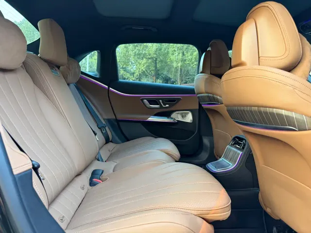 Mercedes-Benz E-Class — Фото автомобиля 6
