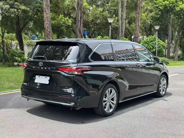 Toyota Sienna — Фото автомобиля 17
